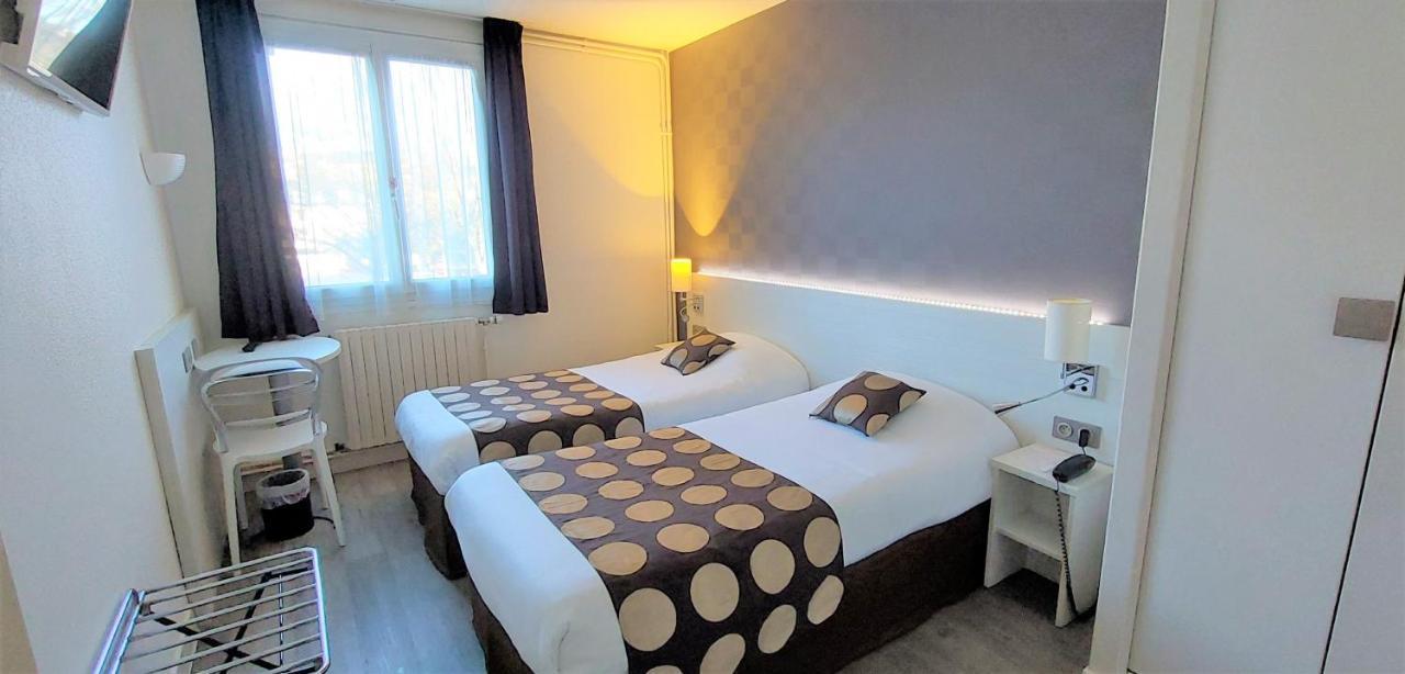Contact Hotel Du Cerf Шато-Гонтье Экстерьер фото