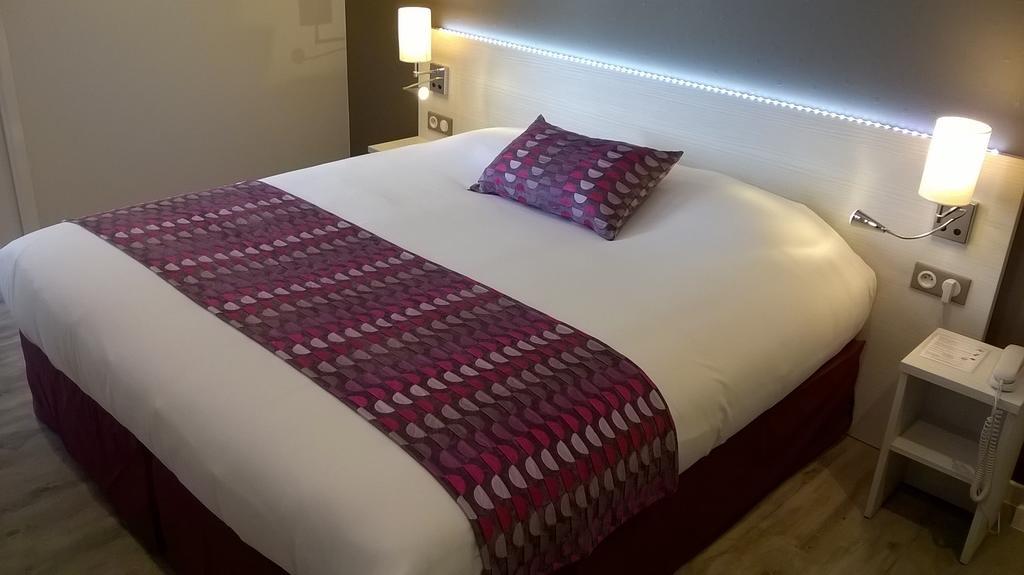 Contact Hotel Du Cerf Шато-Гонтье Номер фото