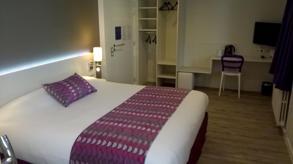 Contact Hotel Du Cerf Шато-Гонтье Номер фото