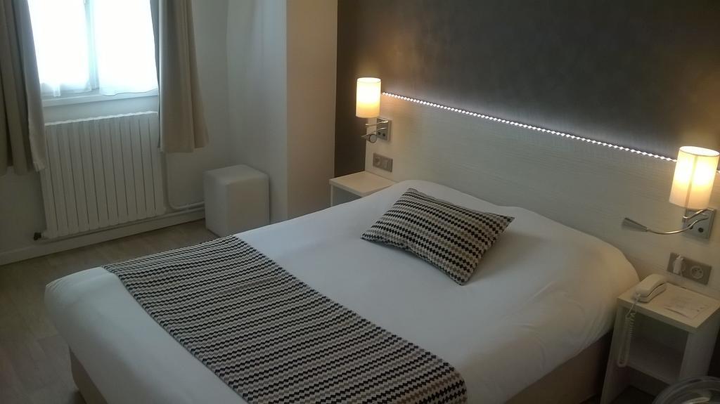 Contact Hotel Du Cerf Шато-Гонтье Номер фото