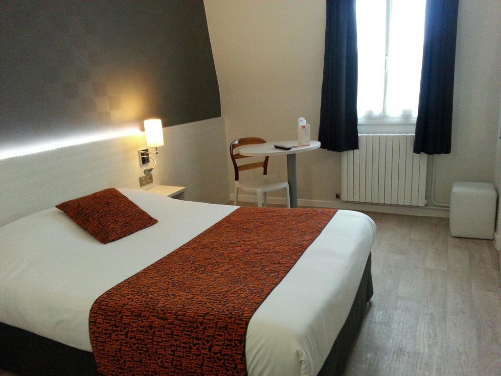 Contact Hotel Du Cerf Шато-Гонтье Номер фото